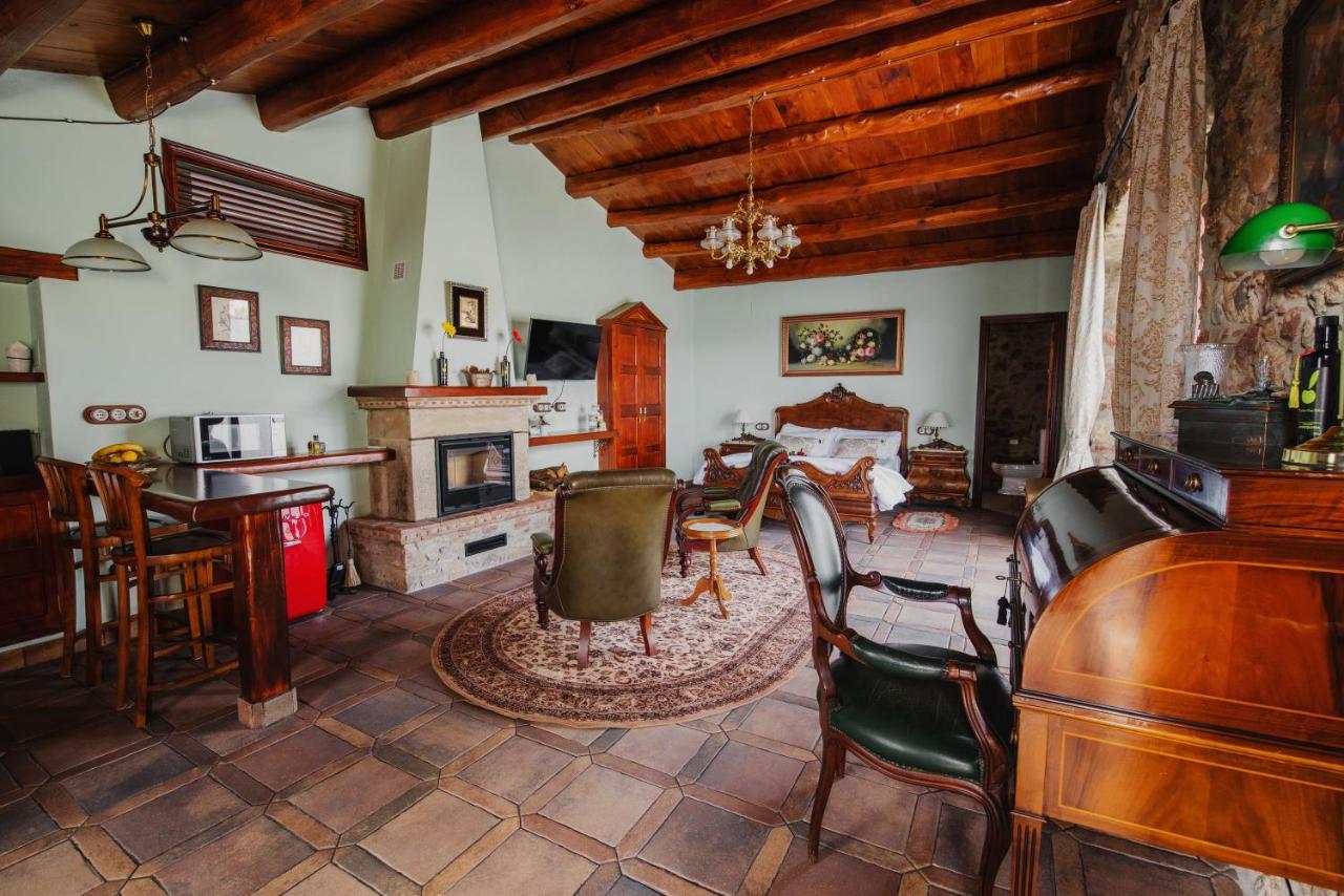 Masia Can Viver - Olive Oil Tourism B&B Bigues I Riells エクステリア 写真